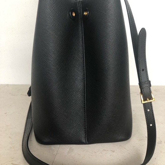 100% Authenticity Prada Large Black Saffiano Leather Tote - Picture 14 of 16